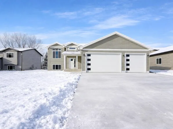 332 7th Ave SW, Surrey, ND 58785