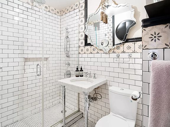 32 Downing St APT 2D, New York, NY 10014 | MLS #1476885993498765521 ...