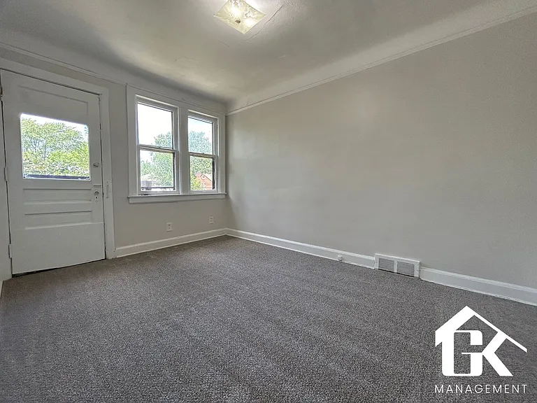 20445 Stratford Rd — Photo 12