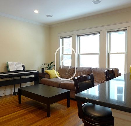 3rd image of 16 Worthington St