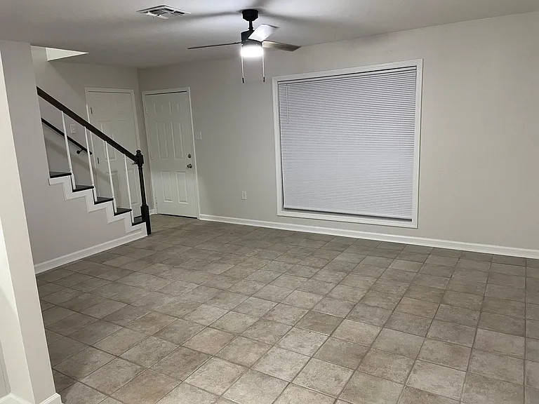 218 Gloria St #D — Photo 3