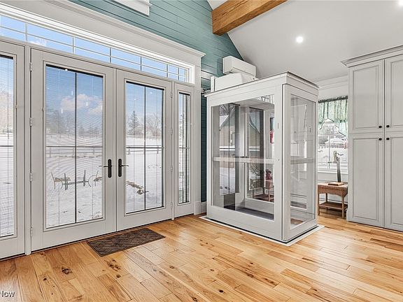 4th image of 8830 Mentor Rd