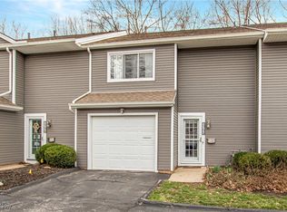 1754 Walnut Ln, Rocky River, OH