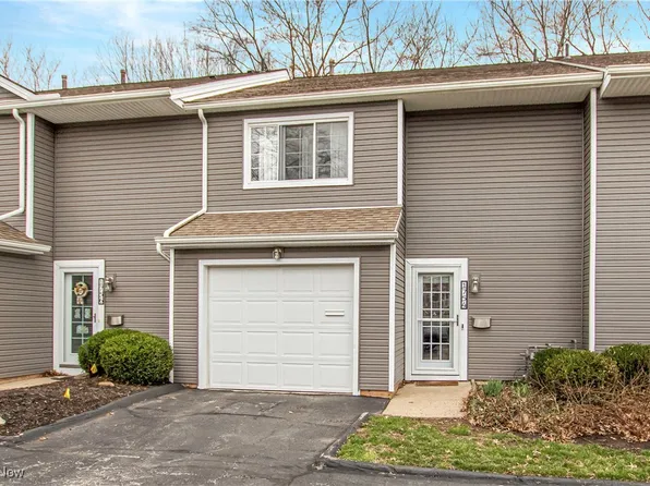 1754 Walnut Ln, Rocky River, OH 44116