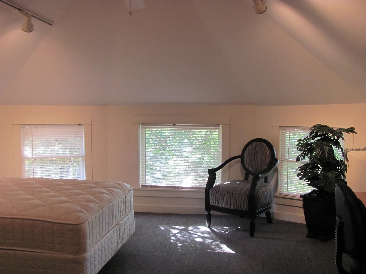 102 Highland Place - 5 — Photo 4