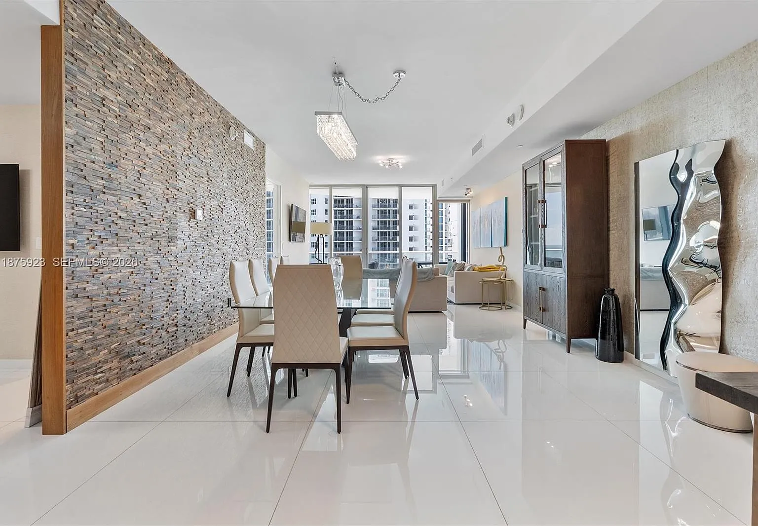 Chateau Beach Condo — Photo 3