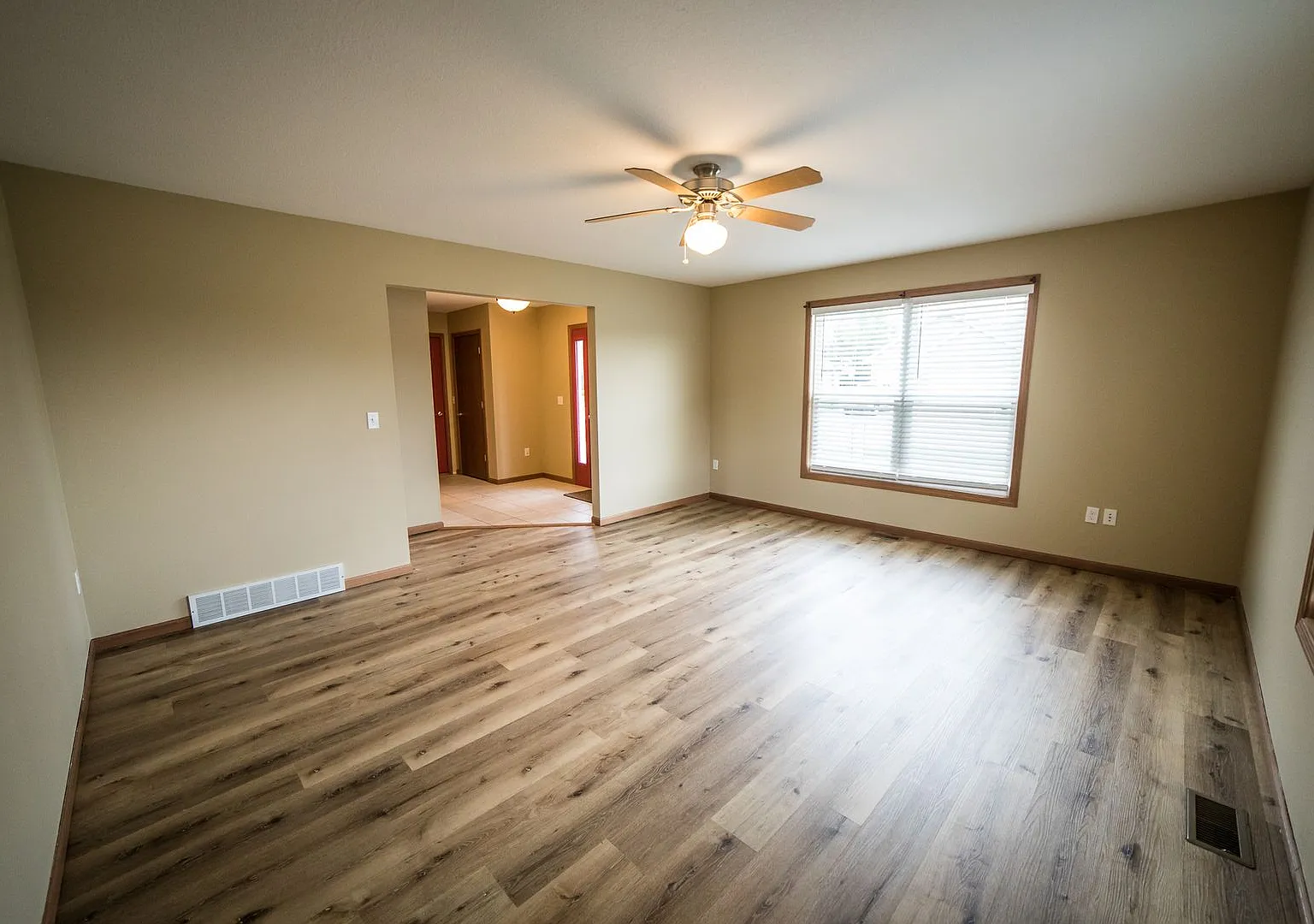 For Rent: 3 Bedroom House With 2 Car Garage — Photo 4