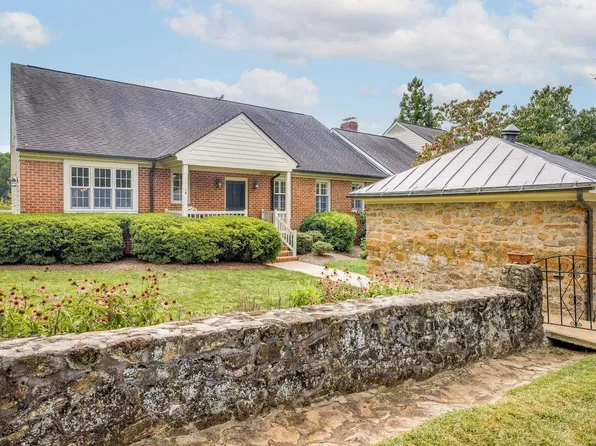 1126 Dryden Ln, Charlottesville, VA 22903