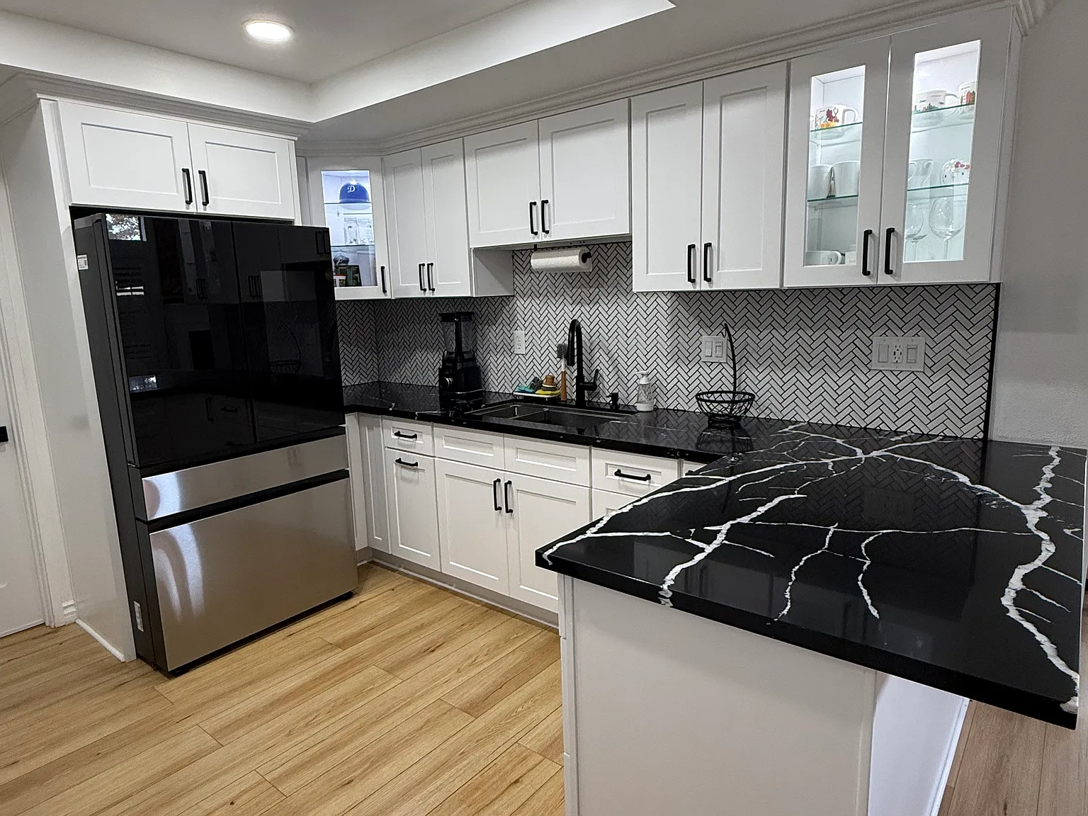 2 bed, 1361 sqft, $3,400 — Photo 2