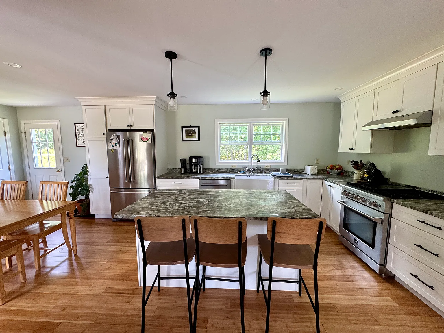 2 bed, 1148 sqft, $3,000 — Photo 2