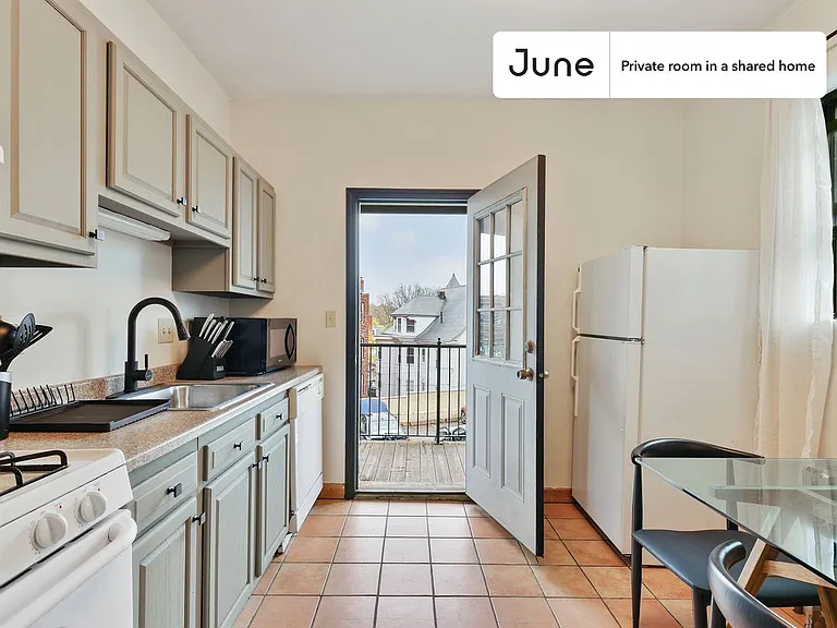 33 Egremont Rd #D — Photo 8