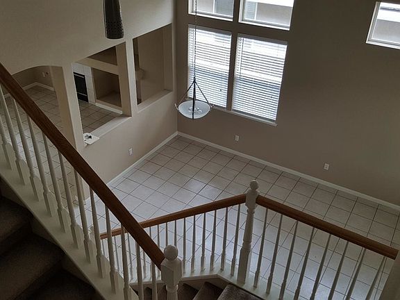 4th image of 249 Ainger Cir