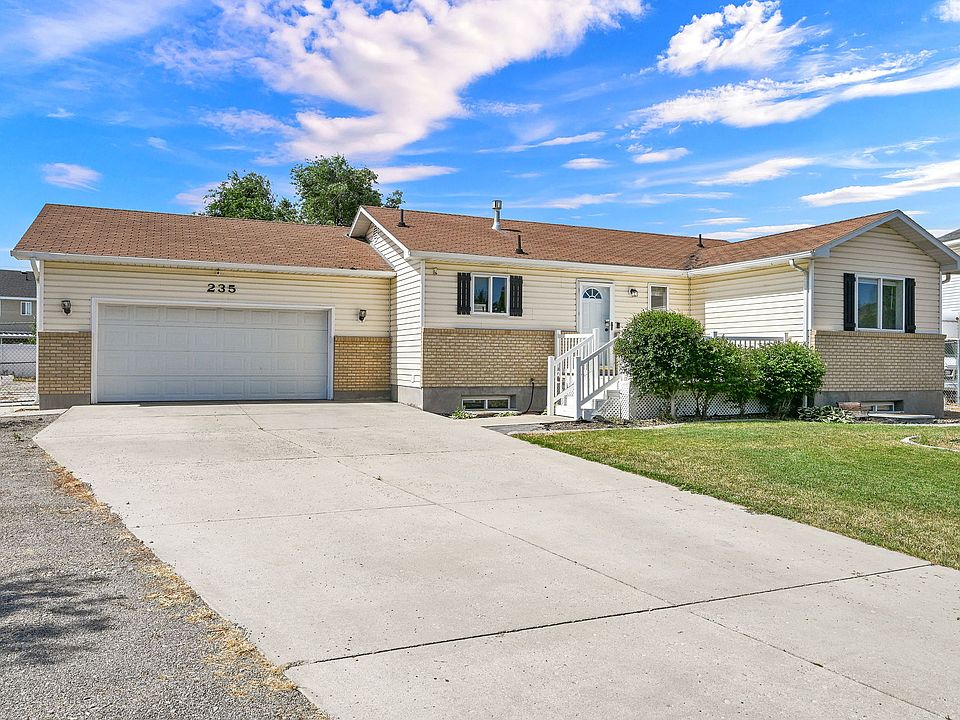 1st image of 235 Willow Ln