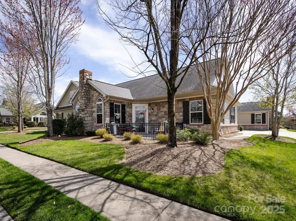 864 Ledgestone Ct, Tega Cay, SC 29708