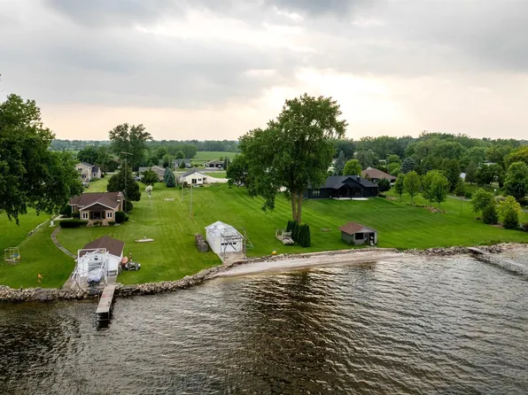 N8963 Lakeshore Drive, Van Dyne, WI 54979