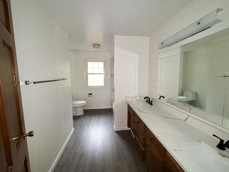 upper floor 2nd bathroom