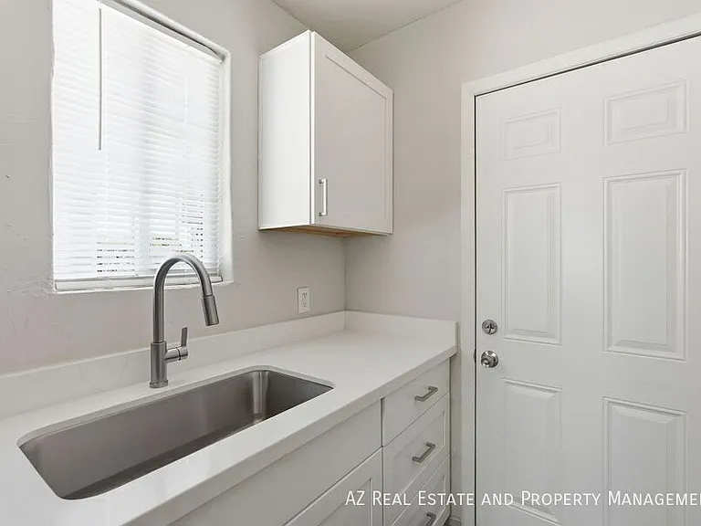 1038 N 16th St — Photo 9