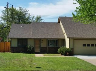 219 E North Point Dr, Derby, KS 67037