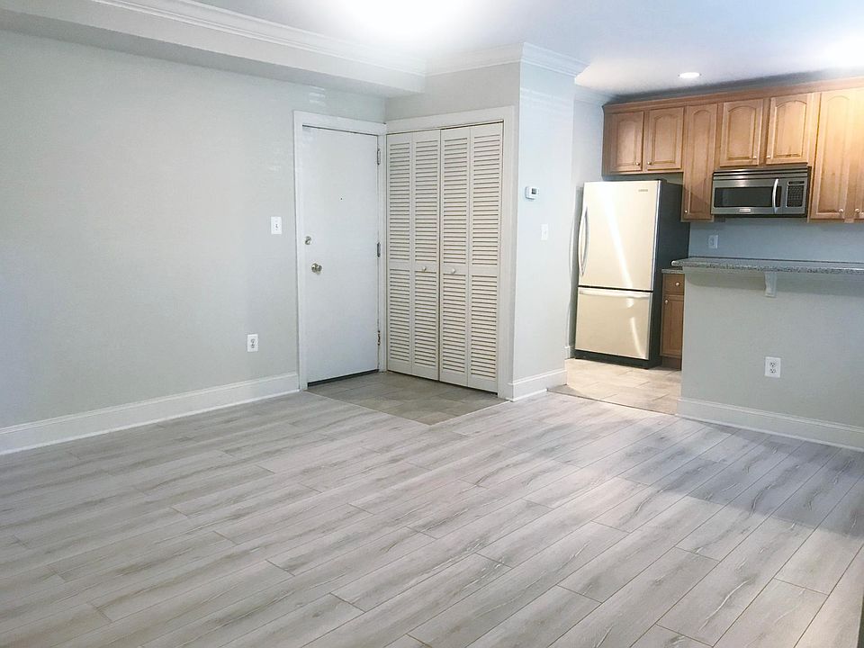 1st image of 401 Commonwealth Ave APT 10A