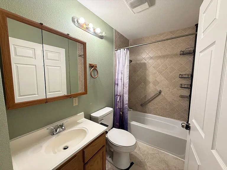 537 E Allen St — Photo 17