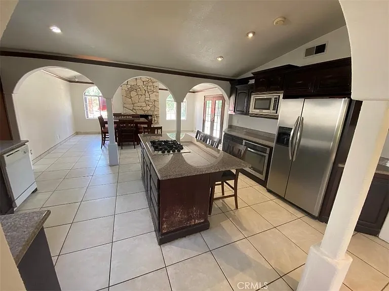 1862 Hollandale Ave — Photo 3