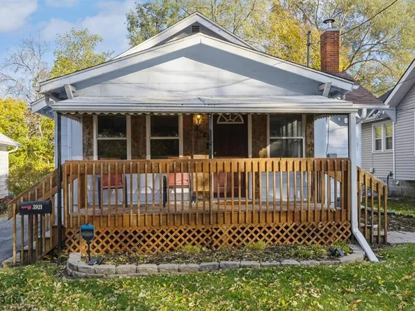 3921 Cambridge St, Des Moines, IA 50313