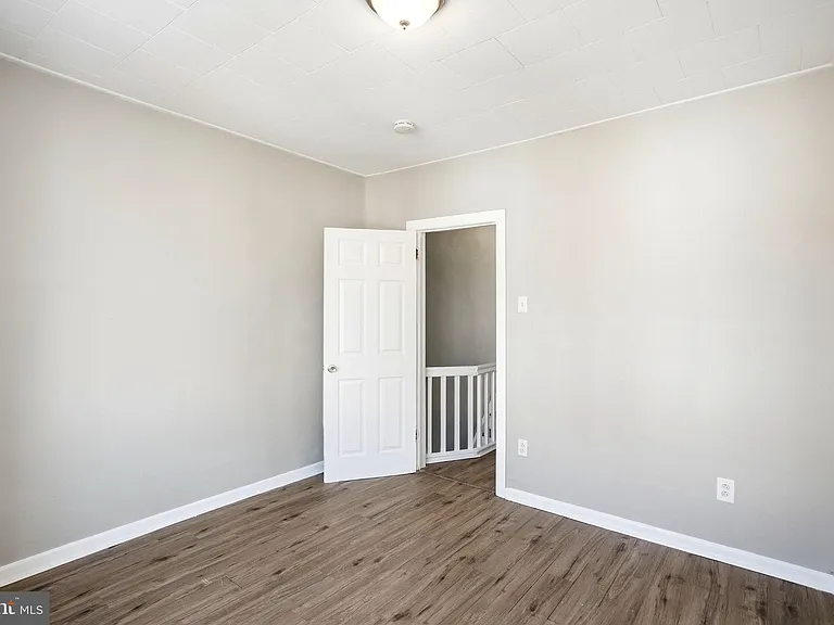 1631 S Etting St — Photo 26