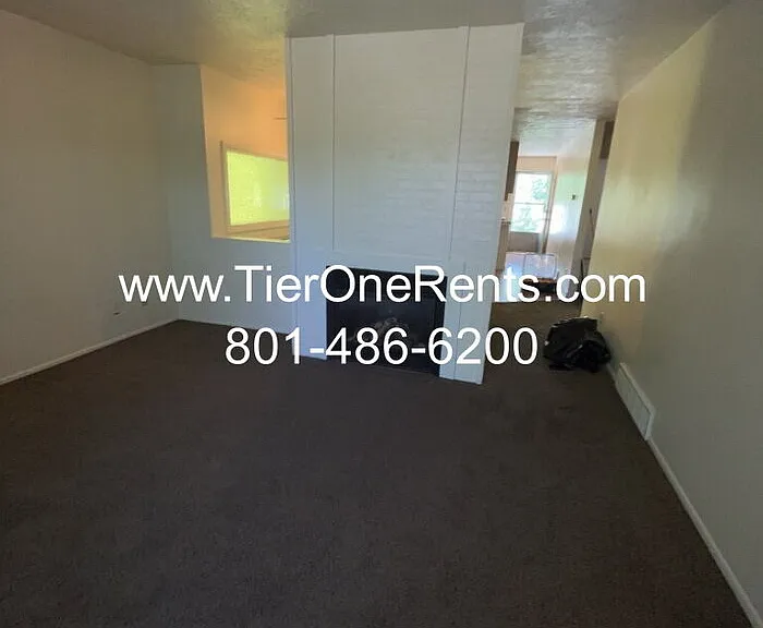 619 Angie Cir #619 — Photo 2