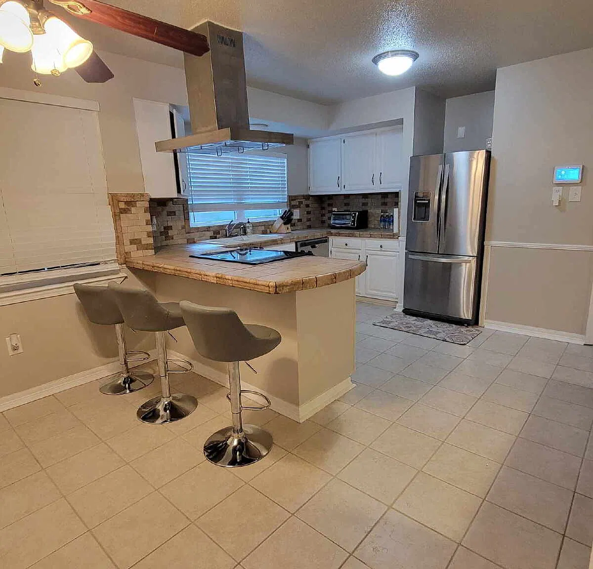 3 bed, 2.0 bath, 1787 sqft, $2,100 — Photo 3