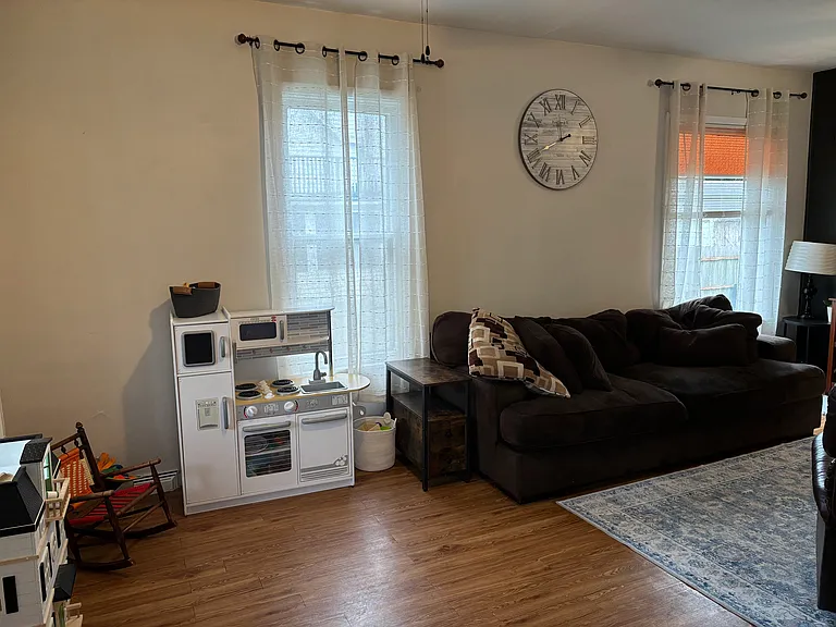 405 Washington St — Photo 13