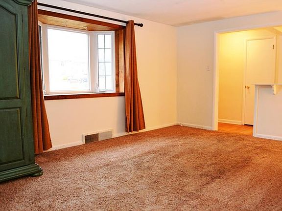 3rd image of 1524 Marion Dr