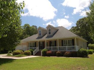 61 Woodlake Dr, Manning, SC 29102