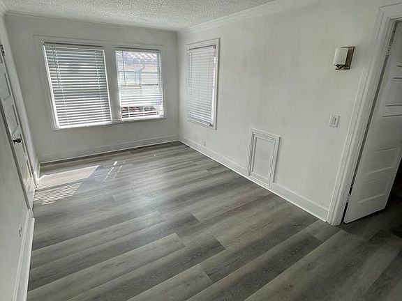 3rd image of 370 S Los Robles Ave #370B