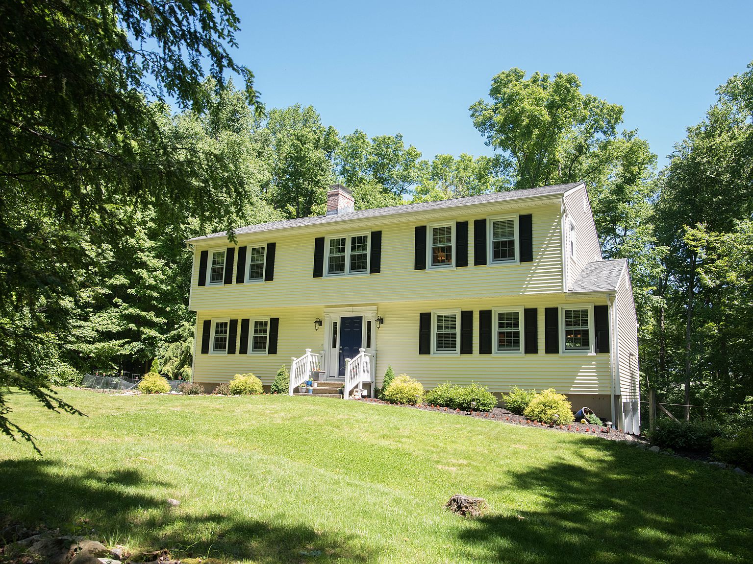 15 Crabapple Ln, Sandy Hook, CT 06482 | Zillow