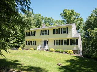 15 Crabapple Ln, Sandy Hook, CT 06482