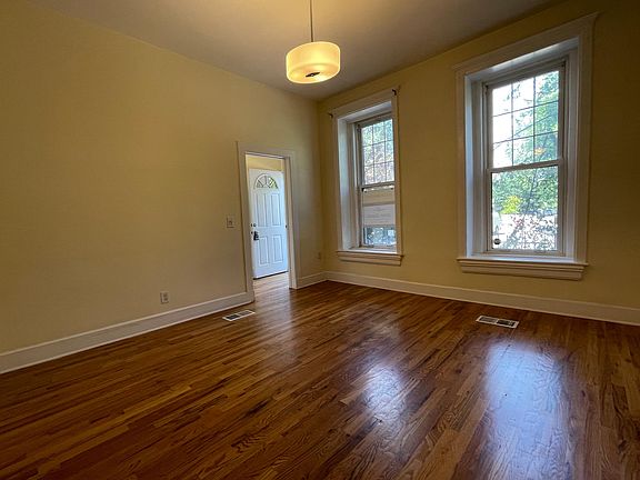 3rd image of 525 N Wood St #1