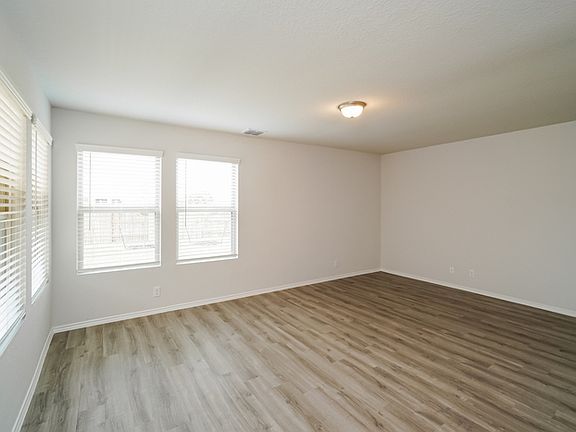 4th image of 10503 Clearwater Way
