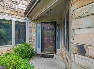 6 Marvin Ct, Lawrence Township, NJ 08648