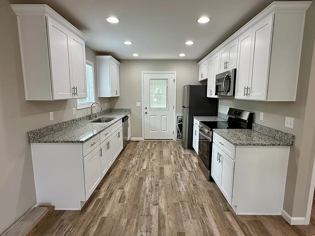 3 bed, 1296 sqft, $1,950 — Photo 4