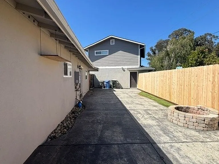 1201 Russ Ct — Photo 13