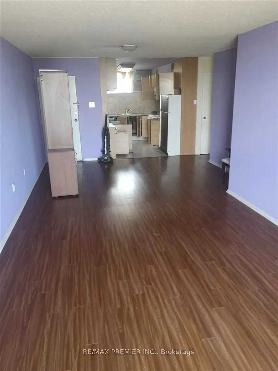 Building Photo - 4645 Jane St #827