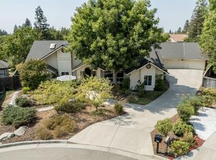 9151 N Holyoke Ln, Fresno, CA