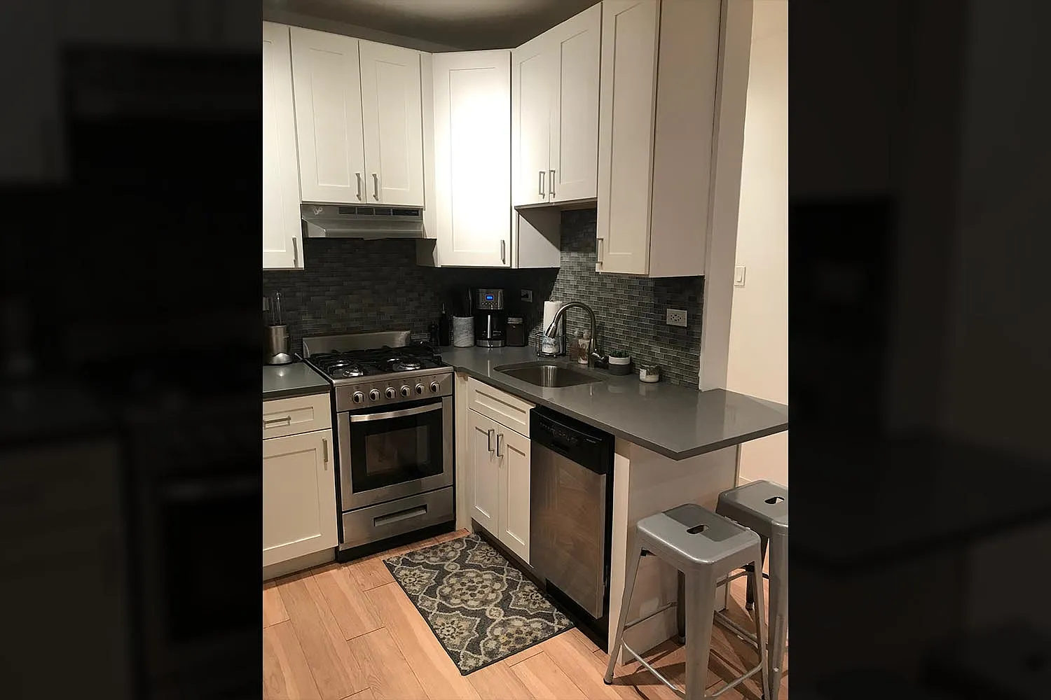 513 W Belmont Avenue — Photo 1