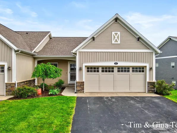 903 S Center Park Dr SW #14, Byron Center, MI 49315