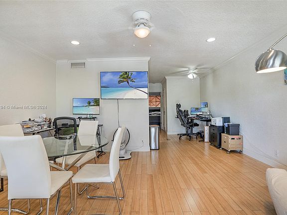 4th image of 4521 NE 21st Ave APT 7