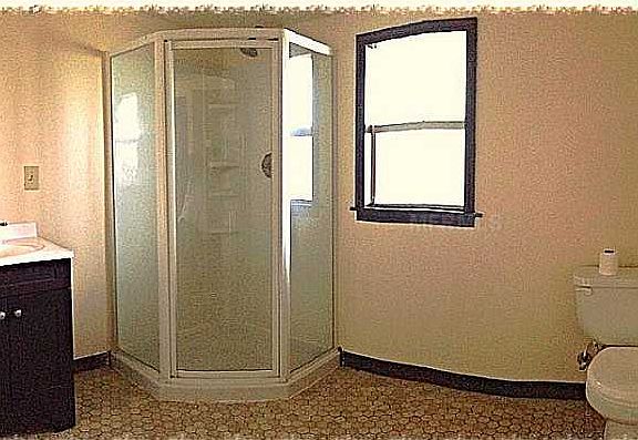 3rd image of 21066 Ionia Ave