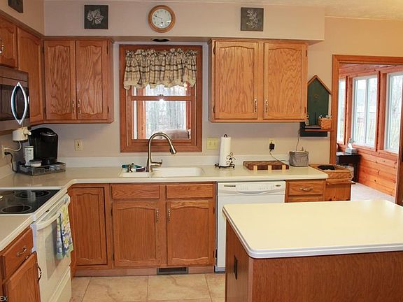 3rd image of 1135 Dartmouth Dr