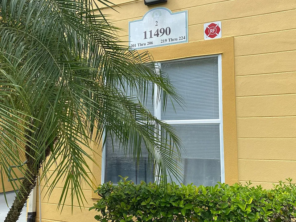 11490 Villa Grand #209