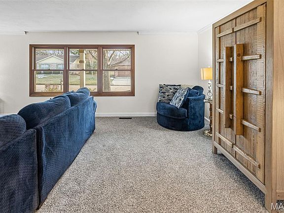 5th image of 6 Mapleleaf Ln