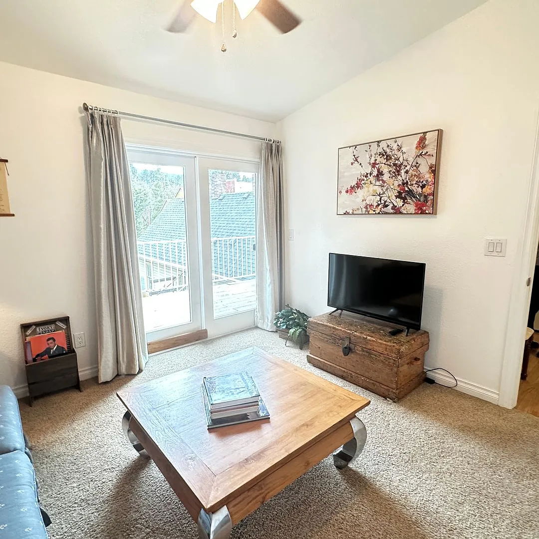 Courtyard Vista Cottage: A peaceful retreat with stunning views and a charming courtyard. $300 ut... — Photo 2